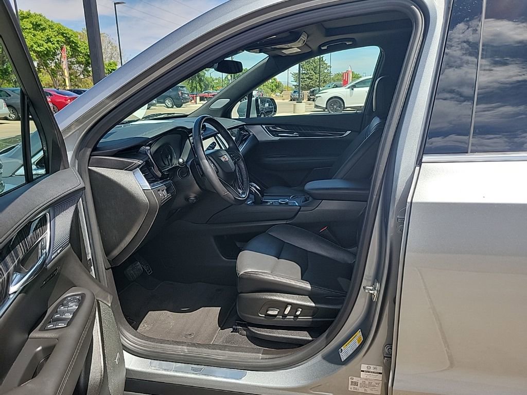Used 2025 Cadillac XT6 Premium Luxury FWD image 10