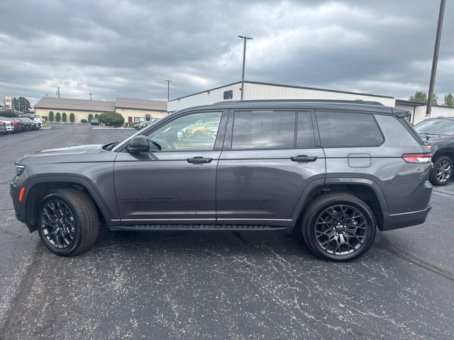 Used 2025 Jeep Grand Cherokee L Summit AWD/4WD image 3