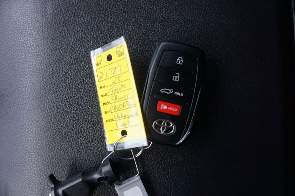 Used 2025 Toyota 4Runner TRD Off-Road Premium AWD/4WD image 36
