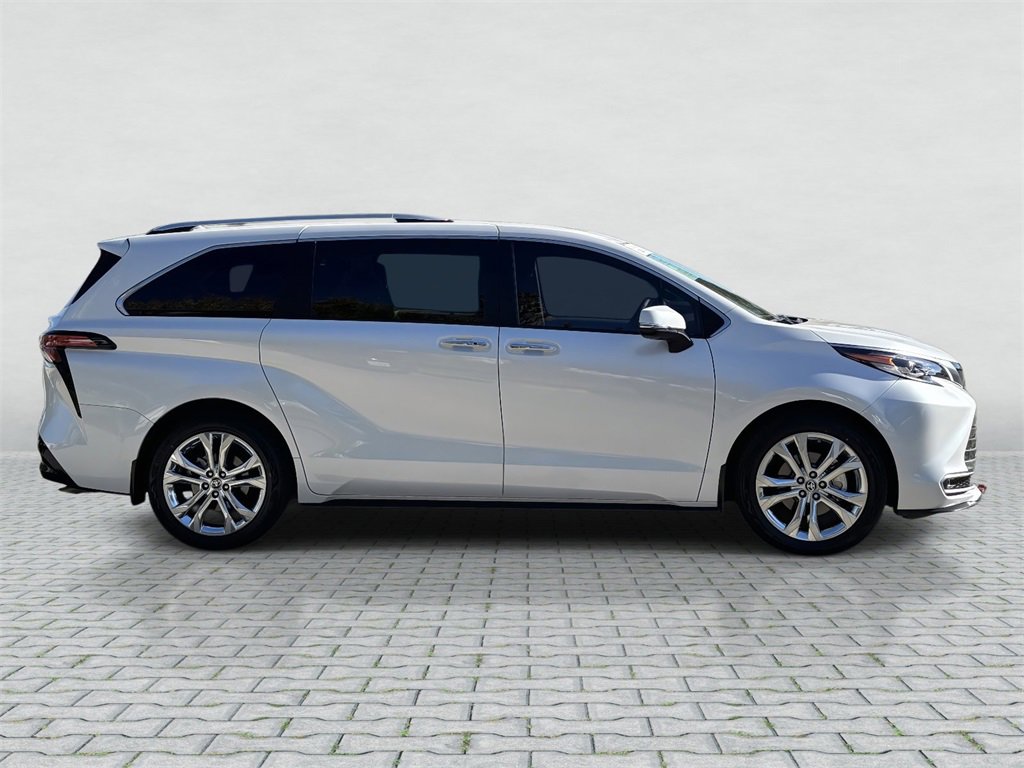 Certified 2023 Toyota Sienna Platinum image 8