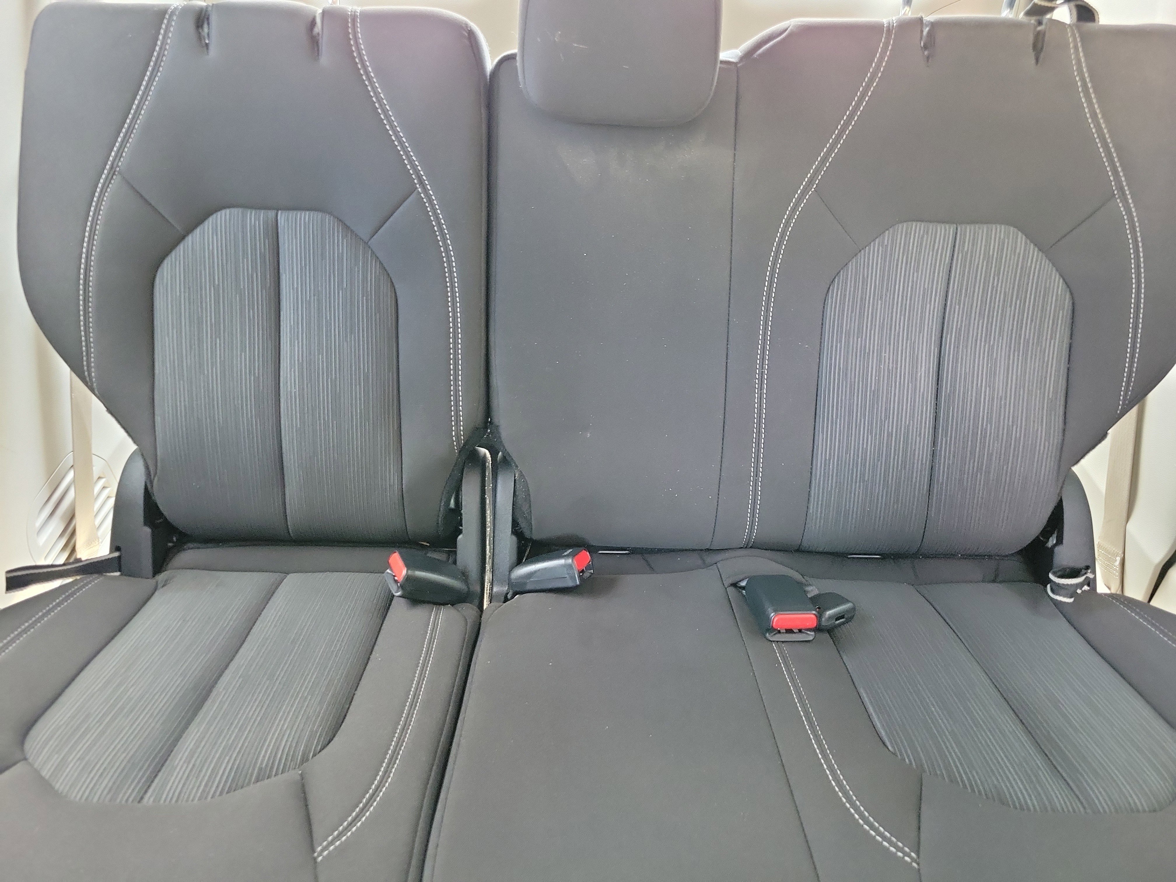 Used 2022 Chrysler Voyager LX image 9