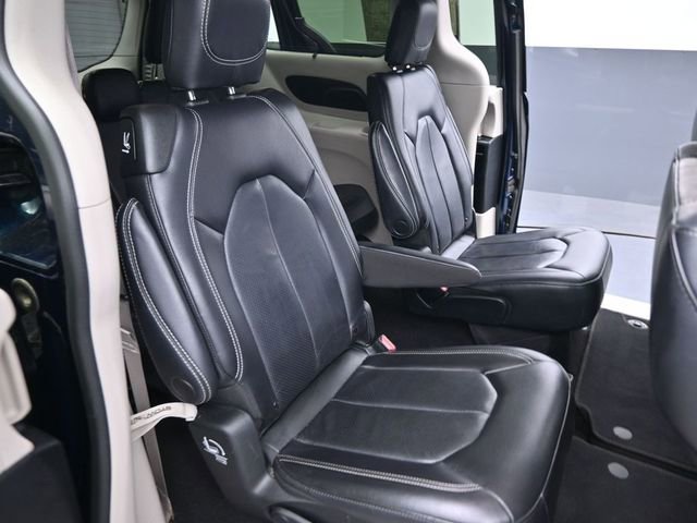Used 2022 Chrysler Pacifica Touring-L image 24