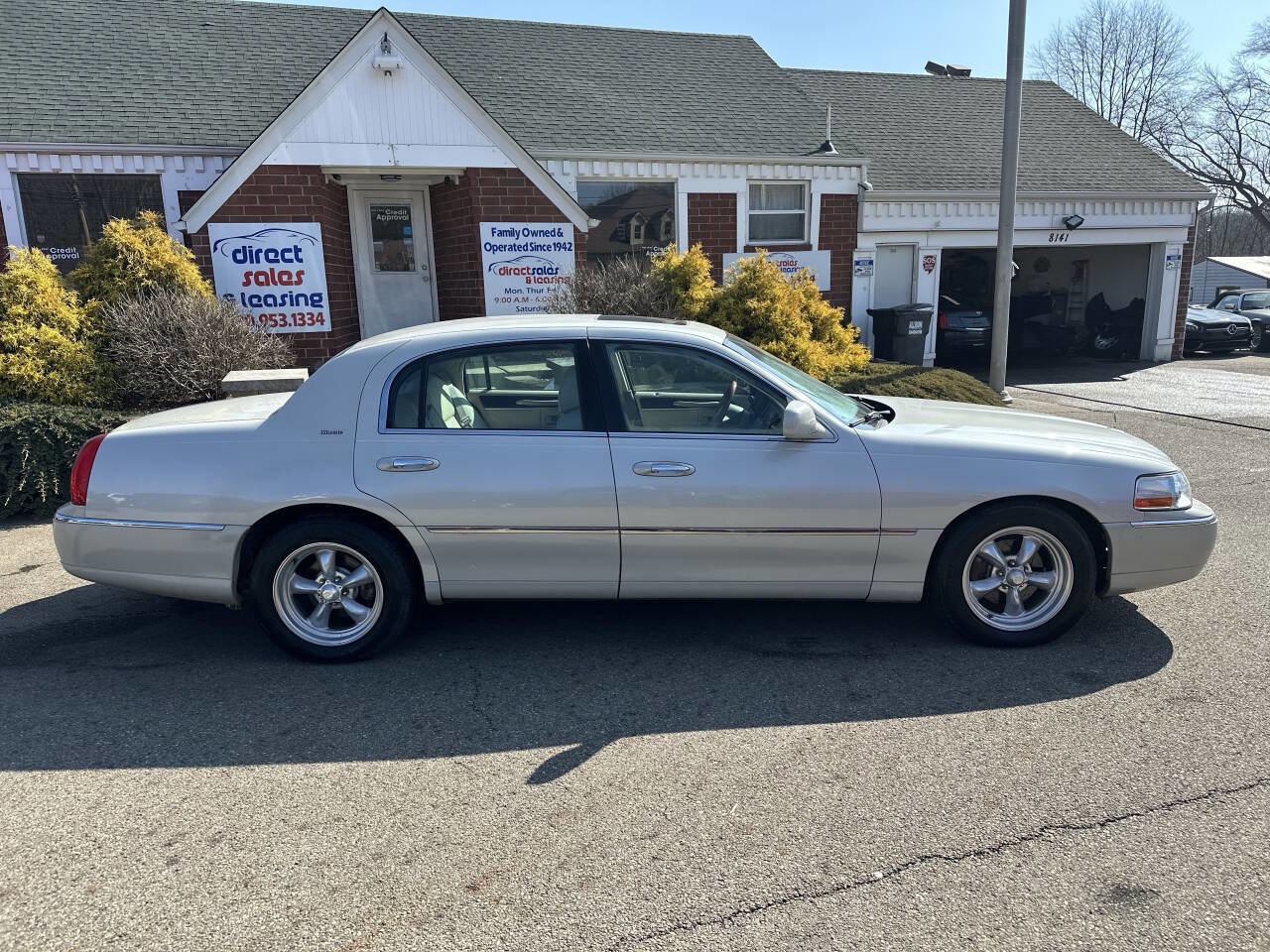 Used 2004 Lincoln Town Car Ultimate image 9