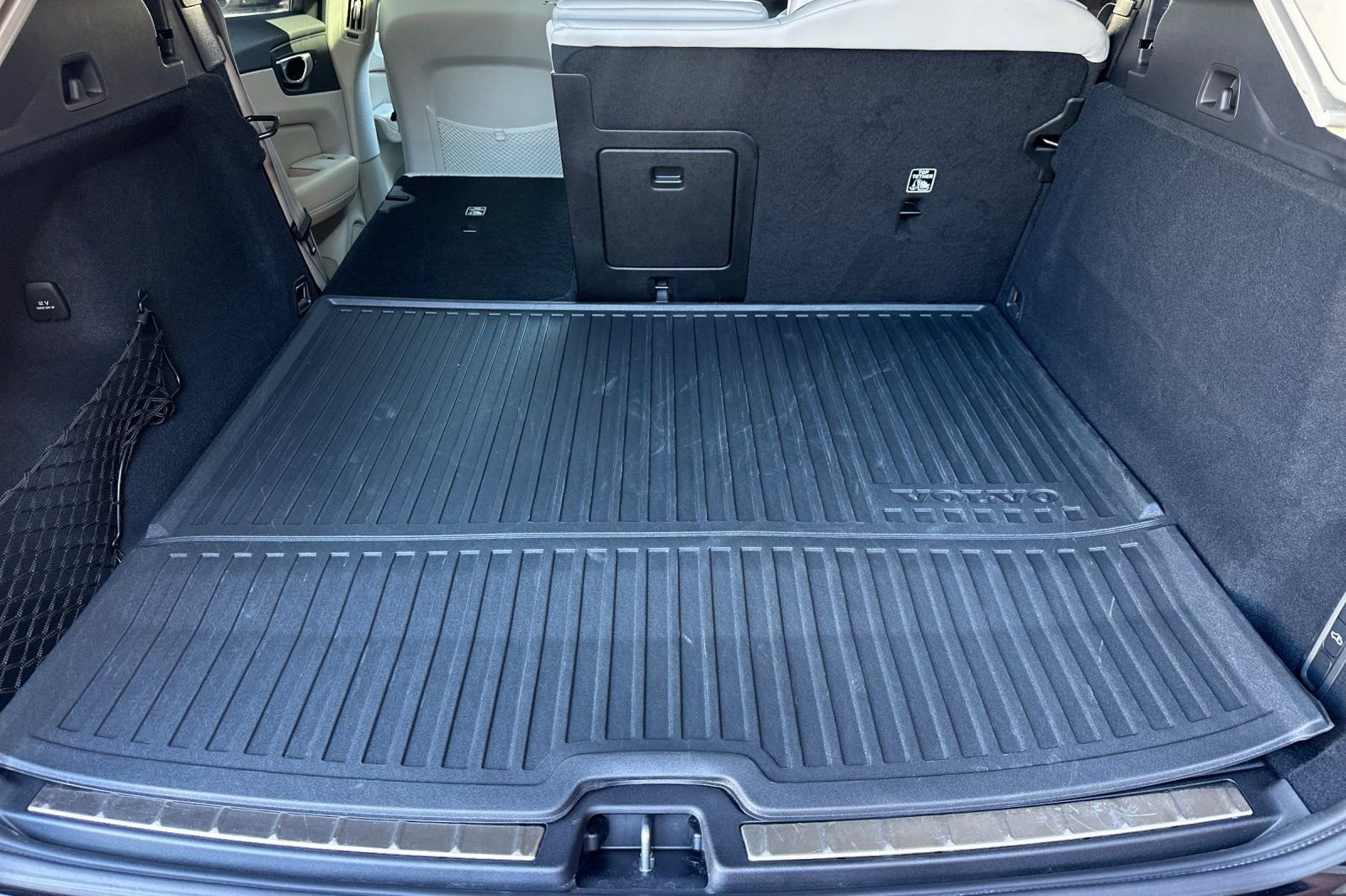 Certified 2025 Volvo XC60 T8 Ultra w/ Protection Package Premier image 18