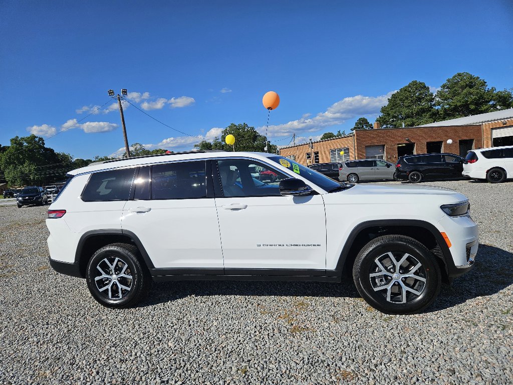 New 2025 Jeep Grand Cherokee L Limited w/ Trailer Tow Package image 2