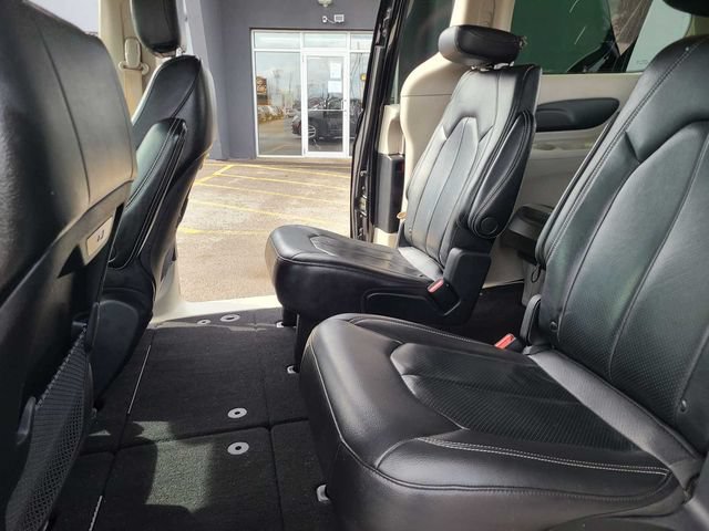 Used 2022 Chrysler Pacifica Touring-L FWD image 23
