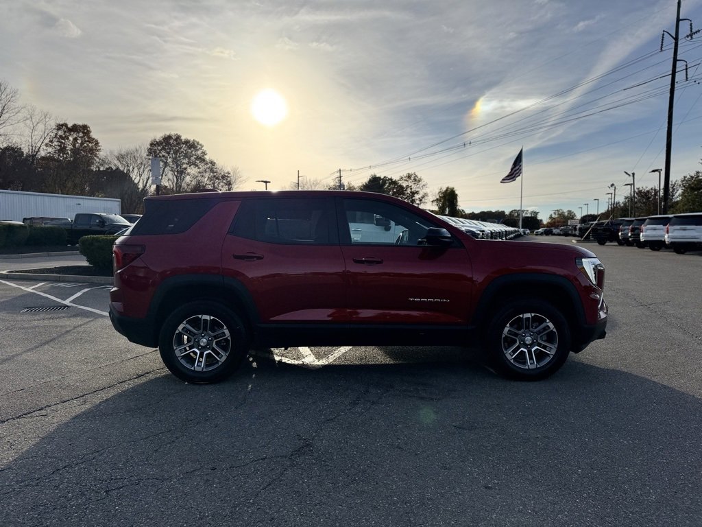 Used 2025 GMC Terrain Elevation image 8