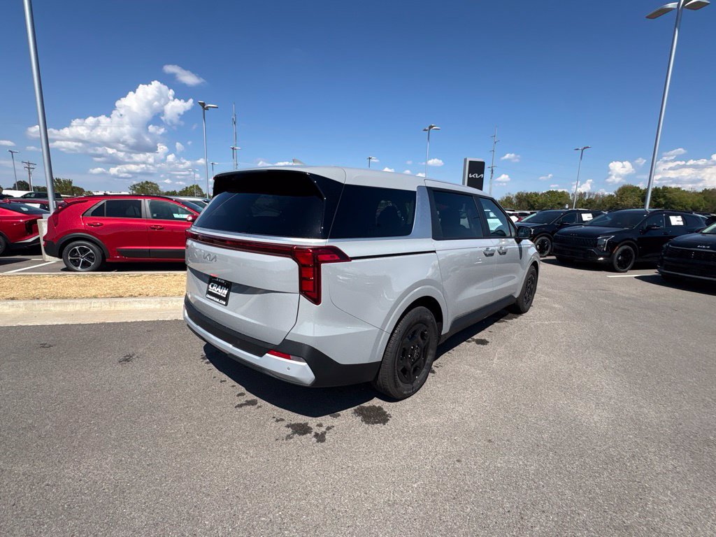 New 2027 Kia Carnival LX FWD image 4