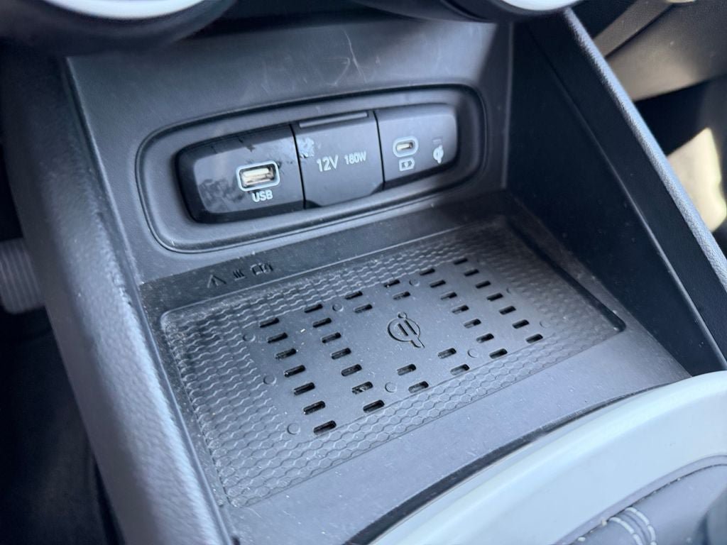Used 2023 Hyundai Venue Limited FWD image 33