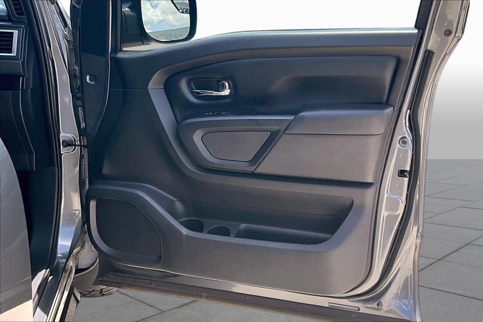 Used 2019 Nissan Titan SV w/ SV Convenience Package AWD/4WD image 22