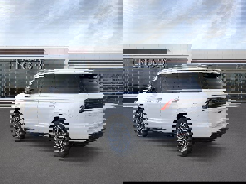 New 2025 Lincoln Navigator Reserve image 5