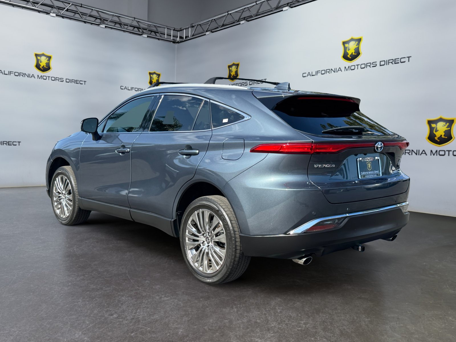 Used 2022 Toyota Venza XLE AWD/4WD image 3