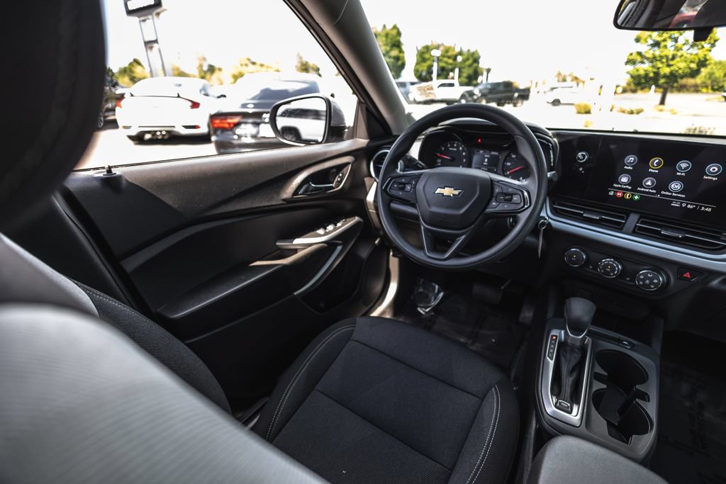 Used 2026 Chevrolet Trax LS w/ LS Convenience Package FWD image 18