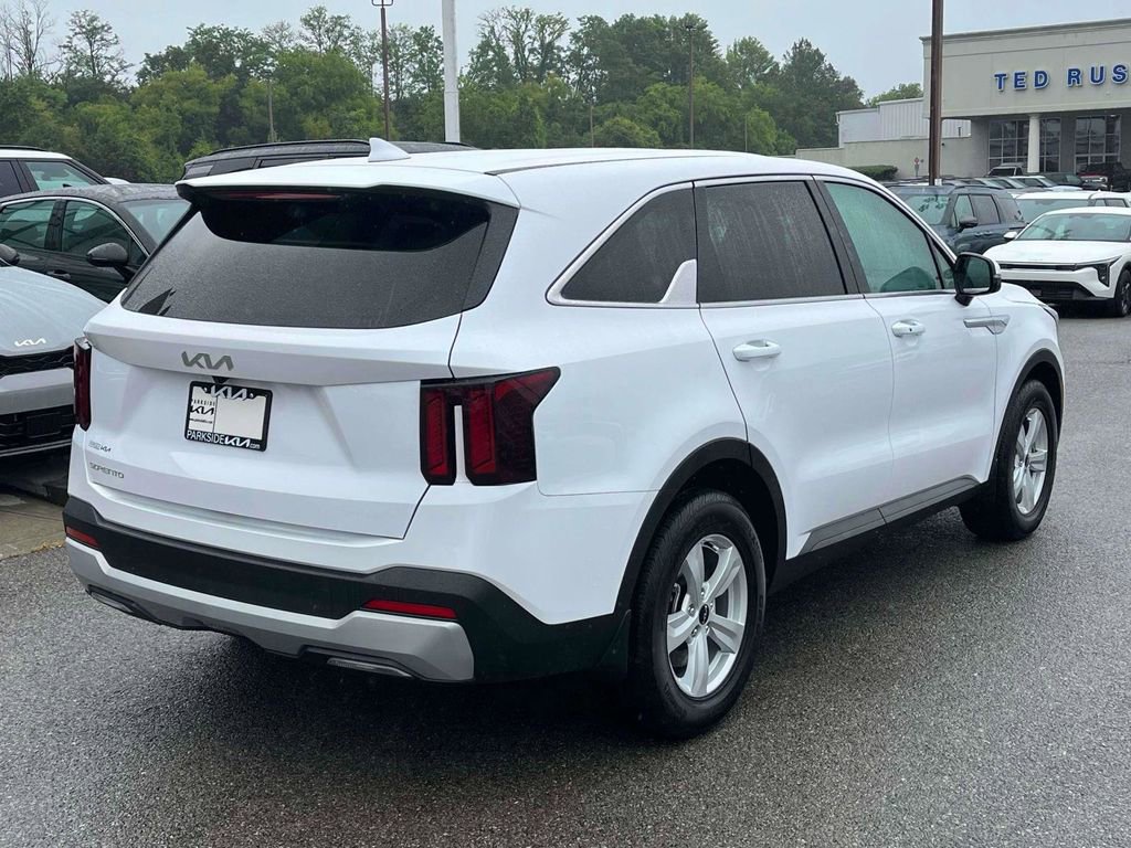 Used 2025 Kia Sorento LX FWD image 25