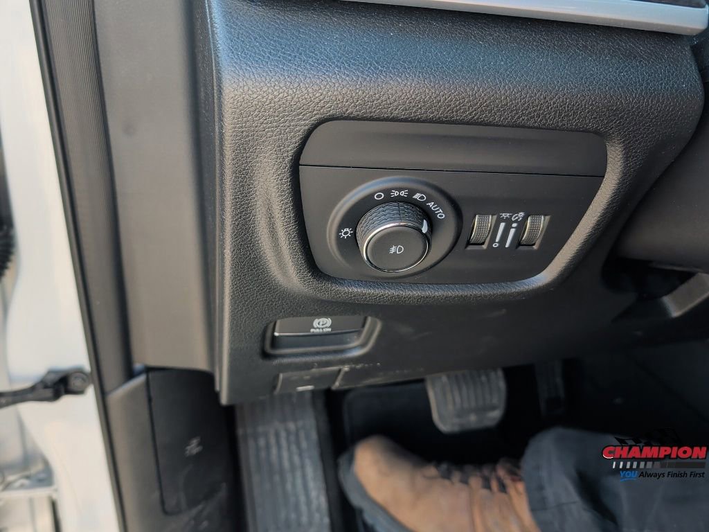 Used 2025 Jeep Grand Cherokee Limited AWD/4WD image 16