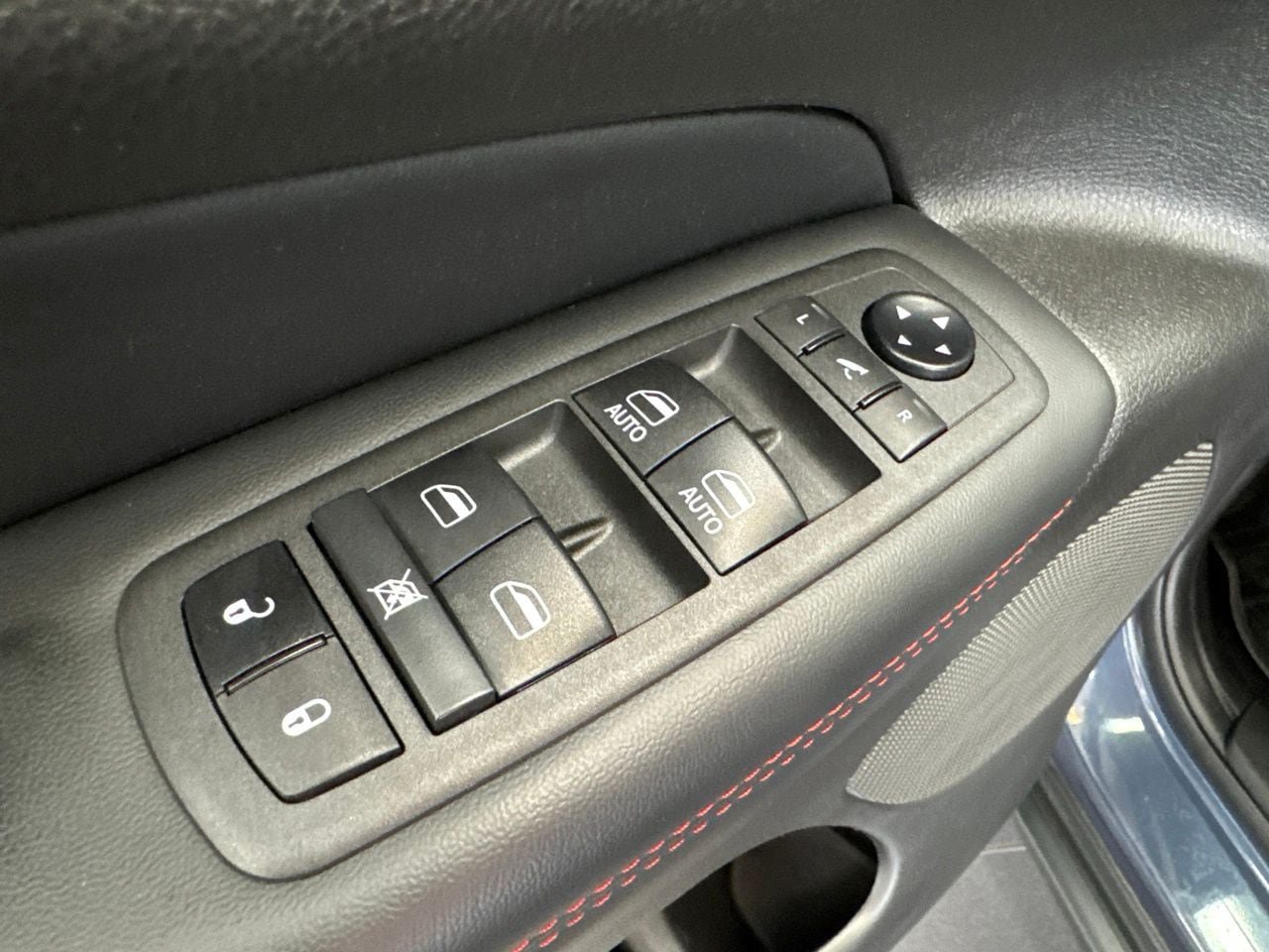 Used 2021 Jeep Grand Cherokee Trailhawk w/ Premium Lighting Group AWD/4WD image 35
