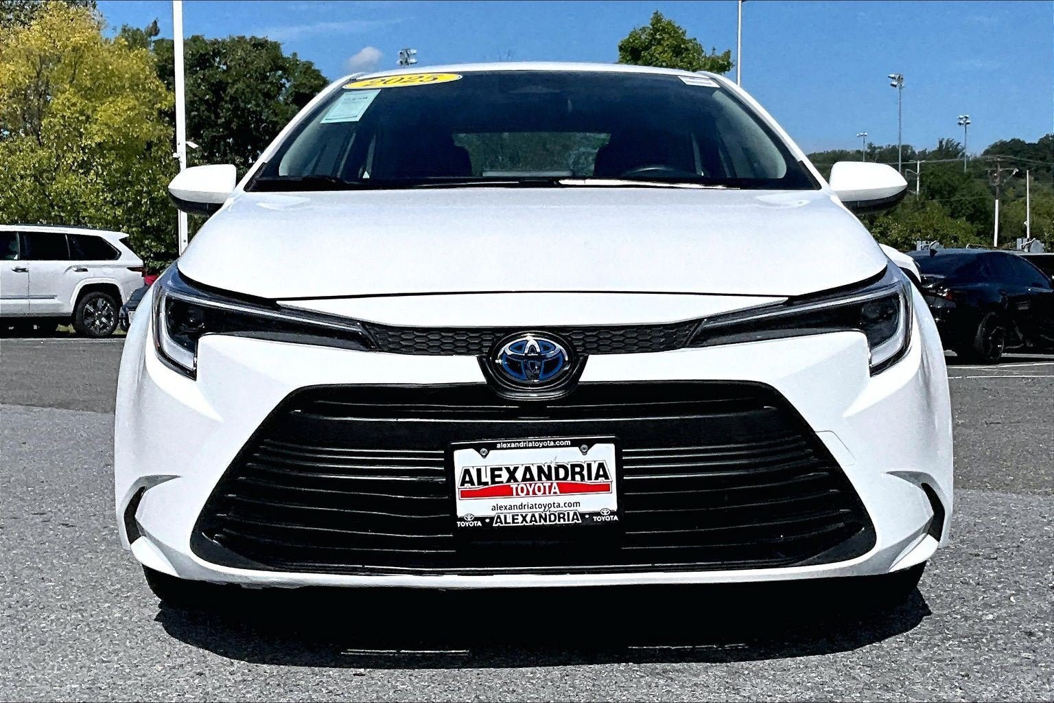 Used 2025 Toyota Corolla LE FWD image 3