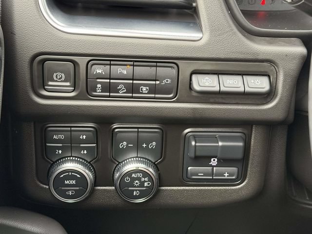 Used 2022 GMC Yukon AT4 w/ AT4 Premium Plus Package AWD/4WD image 20