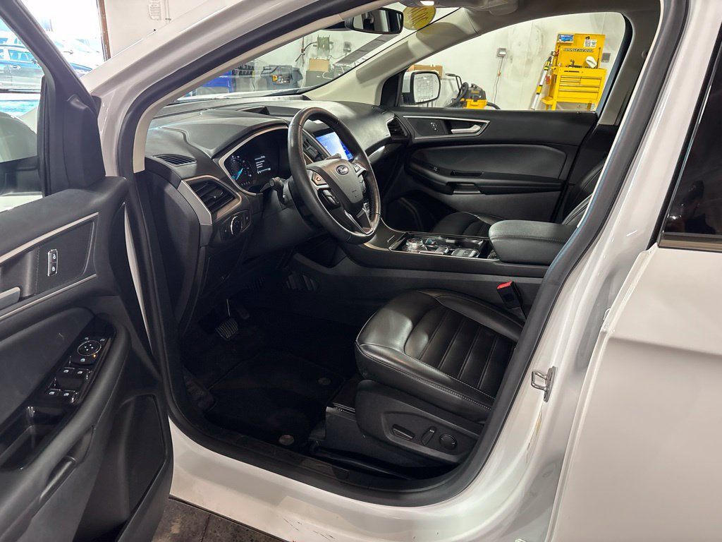 Used 2020 Ford Edge SEL w/ Cold Weather Package AWD/4WD image 11