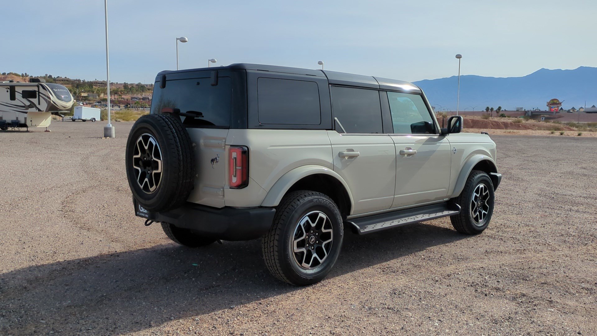 Used 2025 Ford Bronco Outer Banks image 3