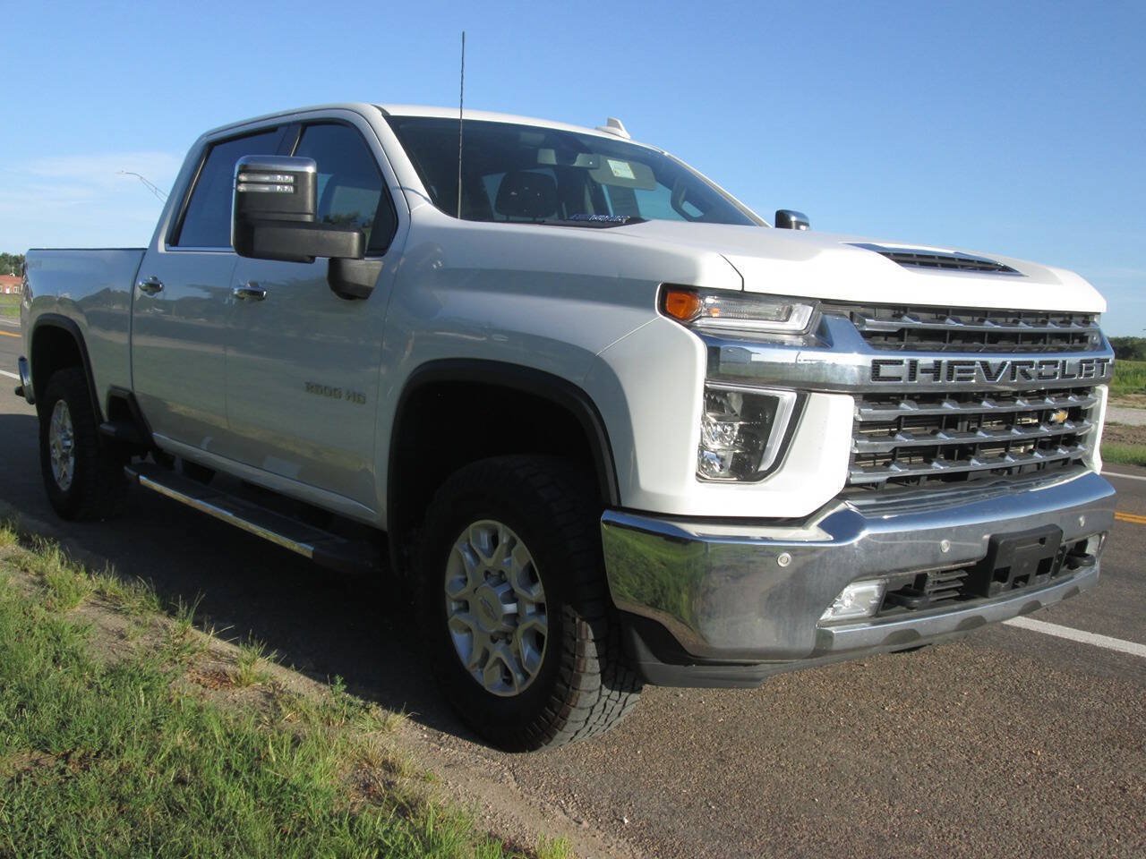 Used 2022 Chevrolet Silverado 2500 LTZ w/ Safety Package AWD/4WD image 3