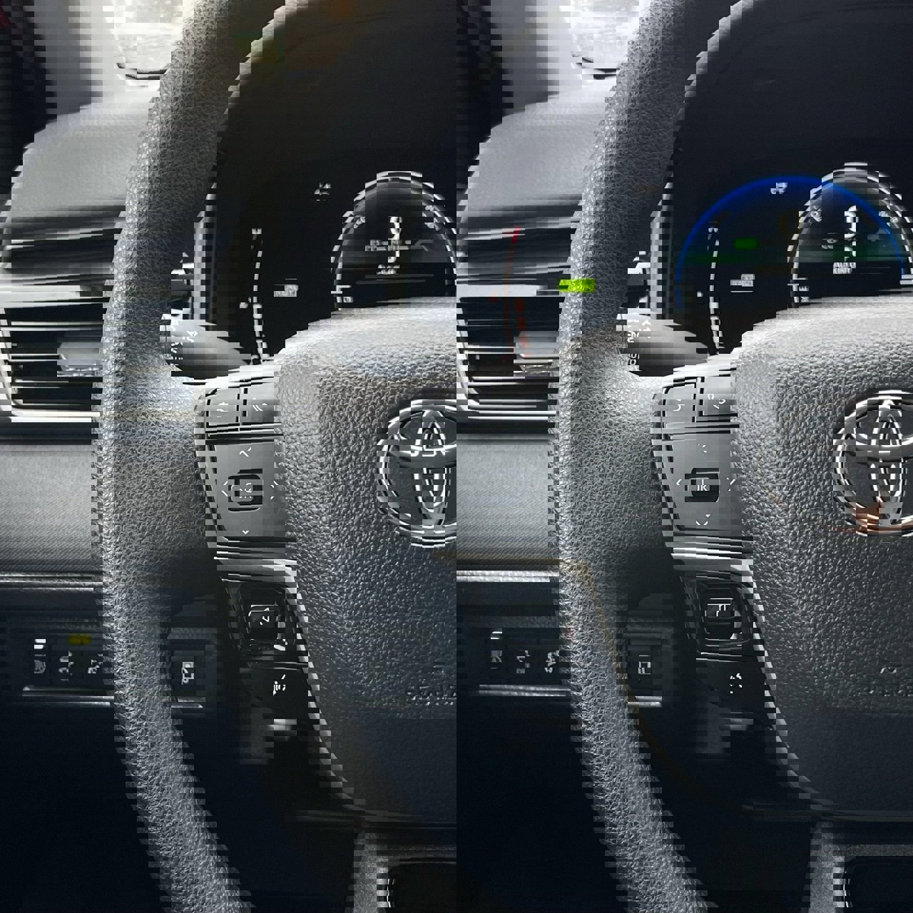 Used 2025 Toyota Camry LE image 13