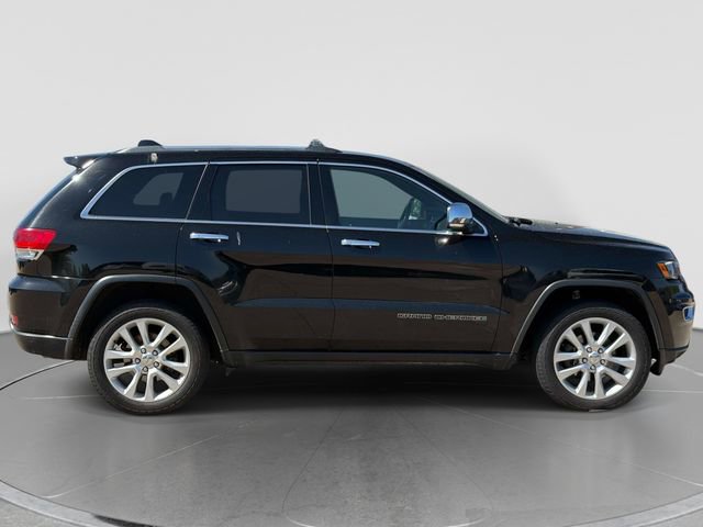 Used 2017 Jeep Grand Cherokee Limited w/ Luxury Group II image 2
