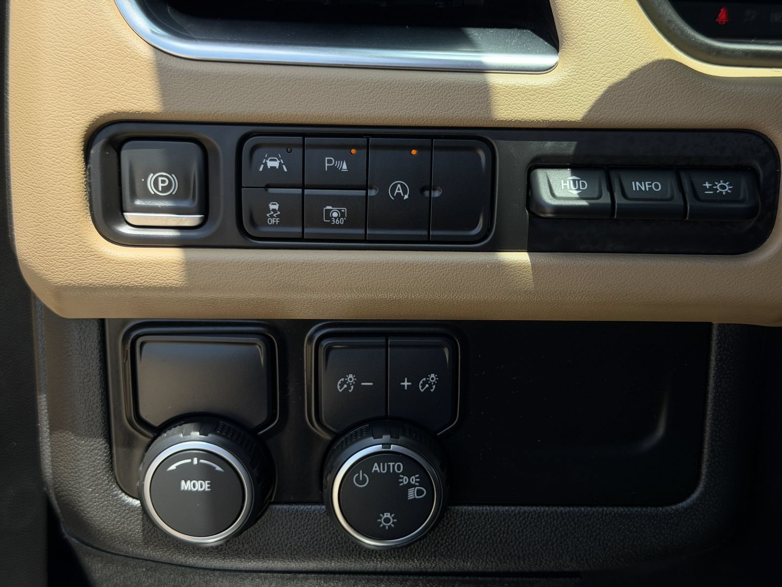 Used 2023 Chevrolet Suburban Premier RWD image 23