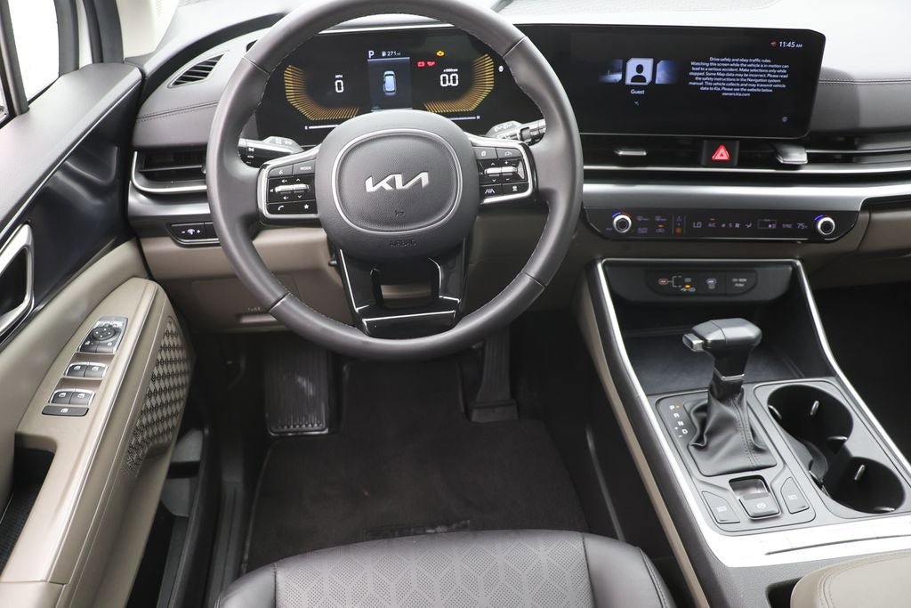Used 2025 Kia Carnival FWD image 11