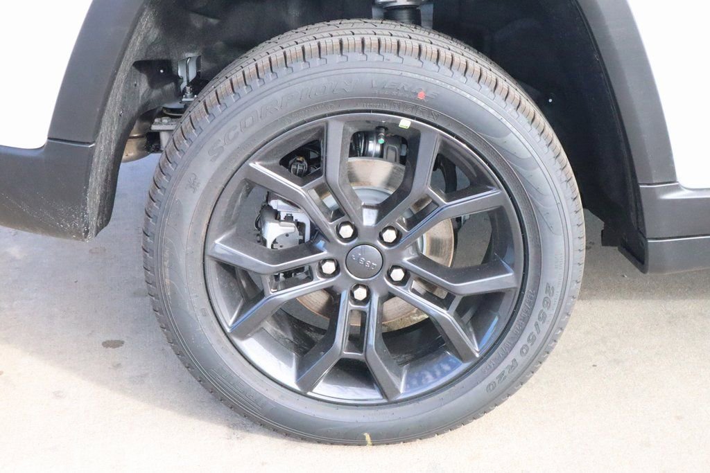 New 2025 Jeep Grand Cherokee Limited image 21