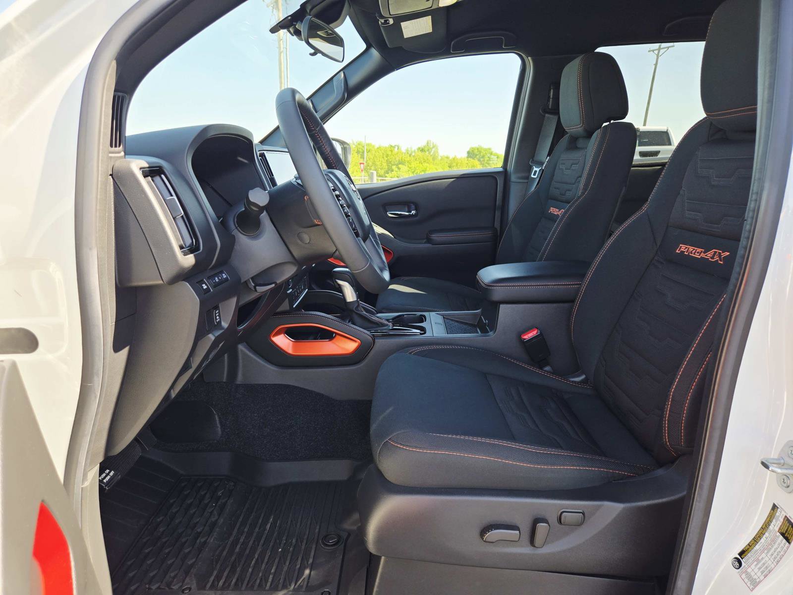 Used 2025 Nissan Frontier PRO-4X w/ Pro Convenience Package AWD/4WD image 12