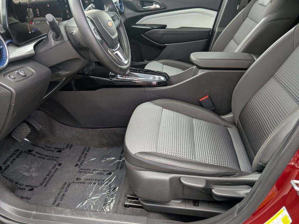 Used 2025 Chevrolet Trax LT w/ LT Convenience Package image 23