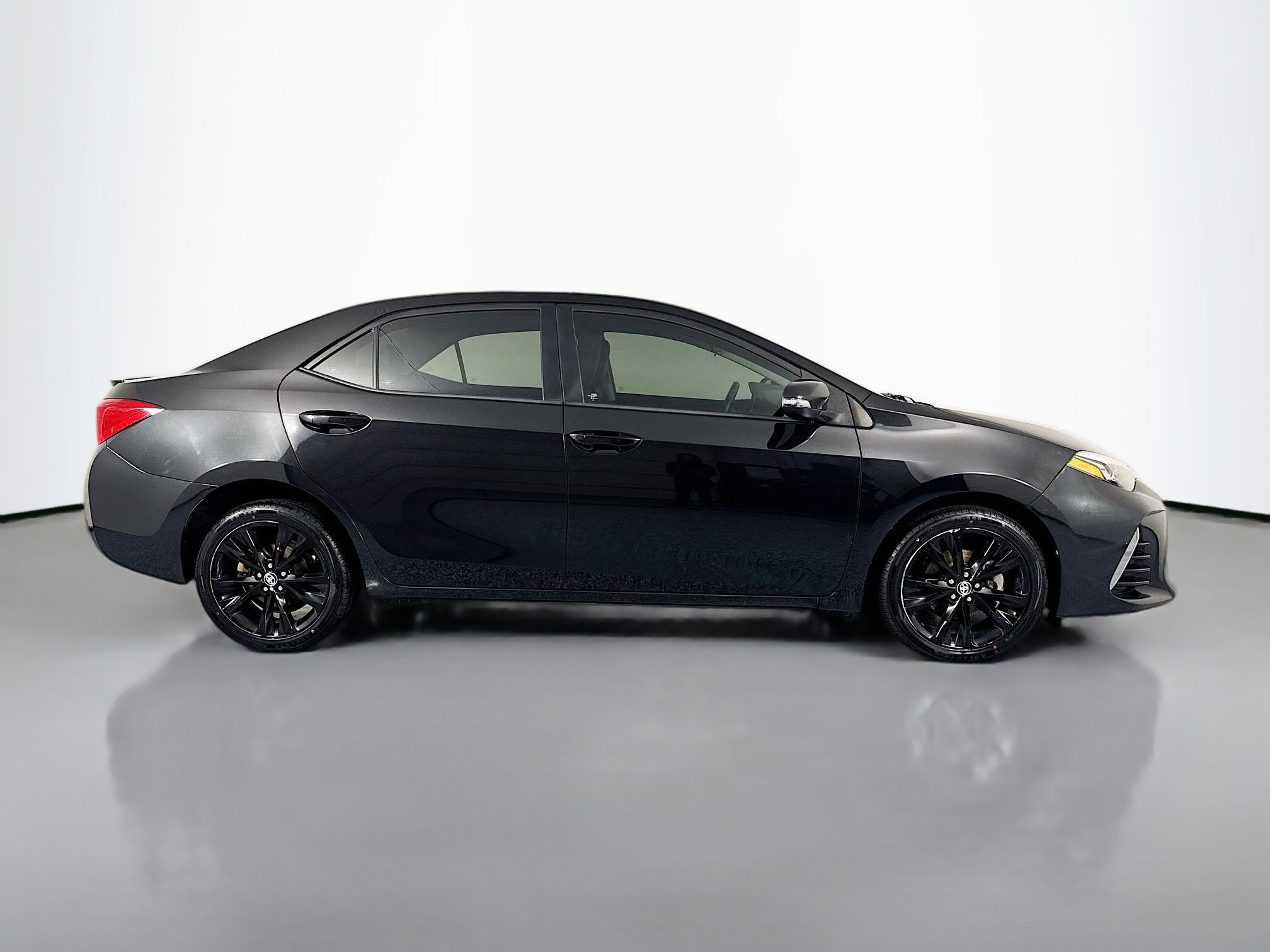 Used 2017 Toyota Corolla SE image 4