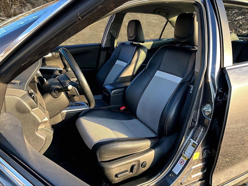 Used 2014 Toyota Camry SE image 15