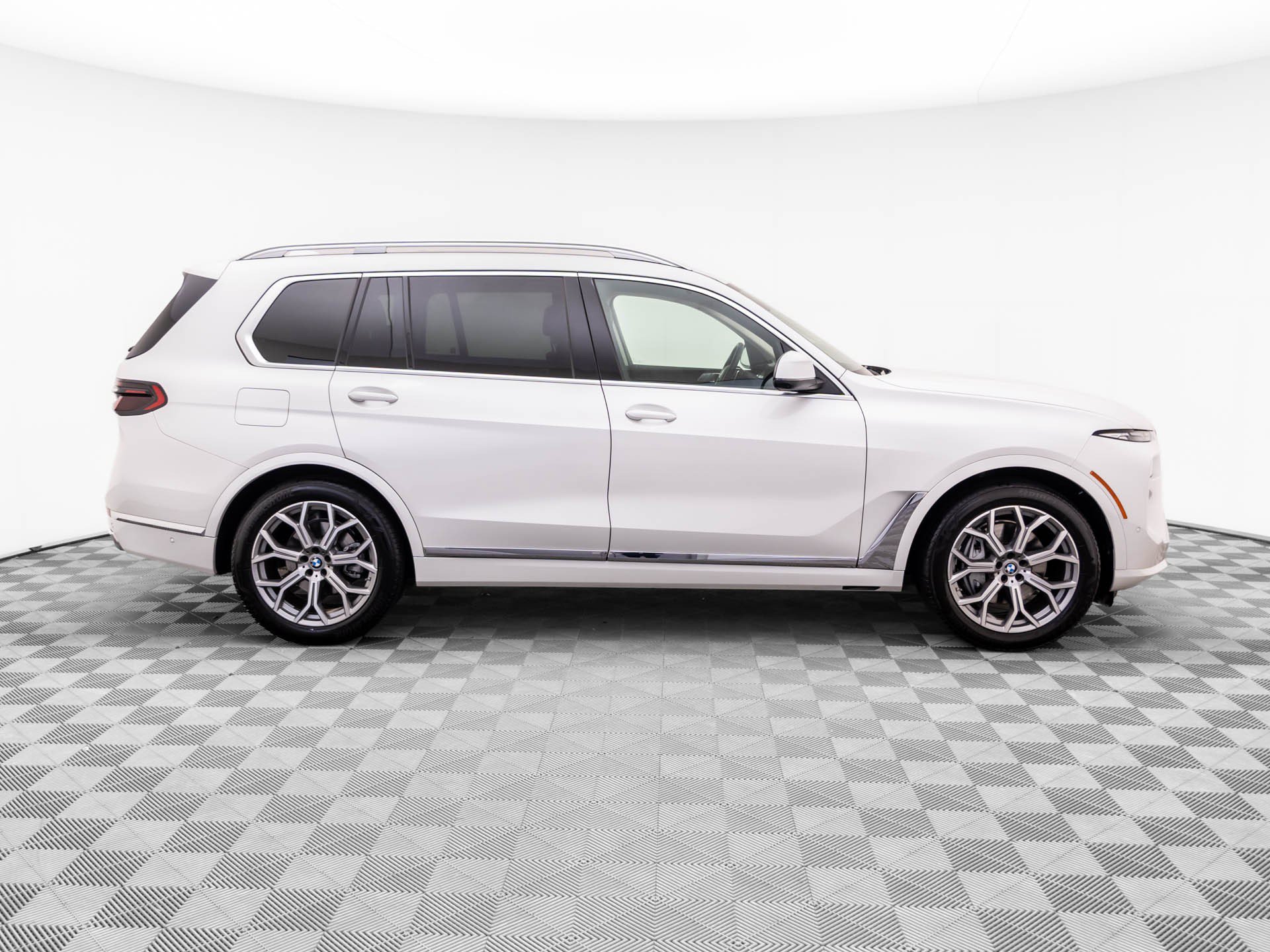 Certified 2026 BMW X7 xDrive40i AWD/4WD image 6