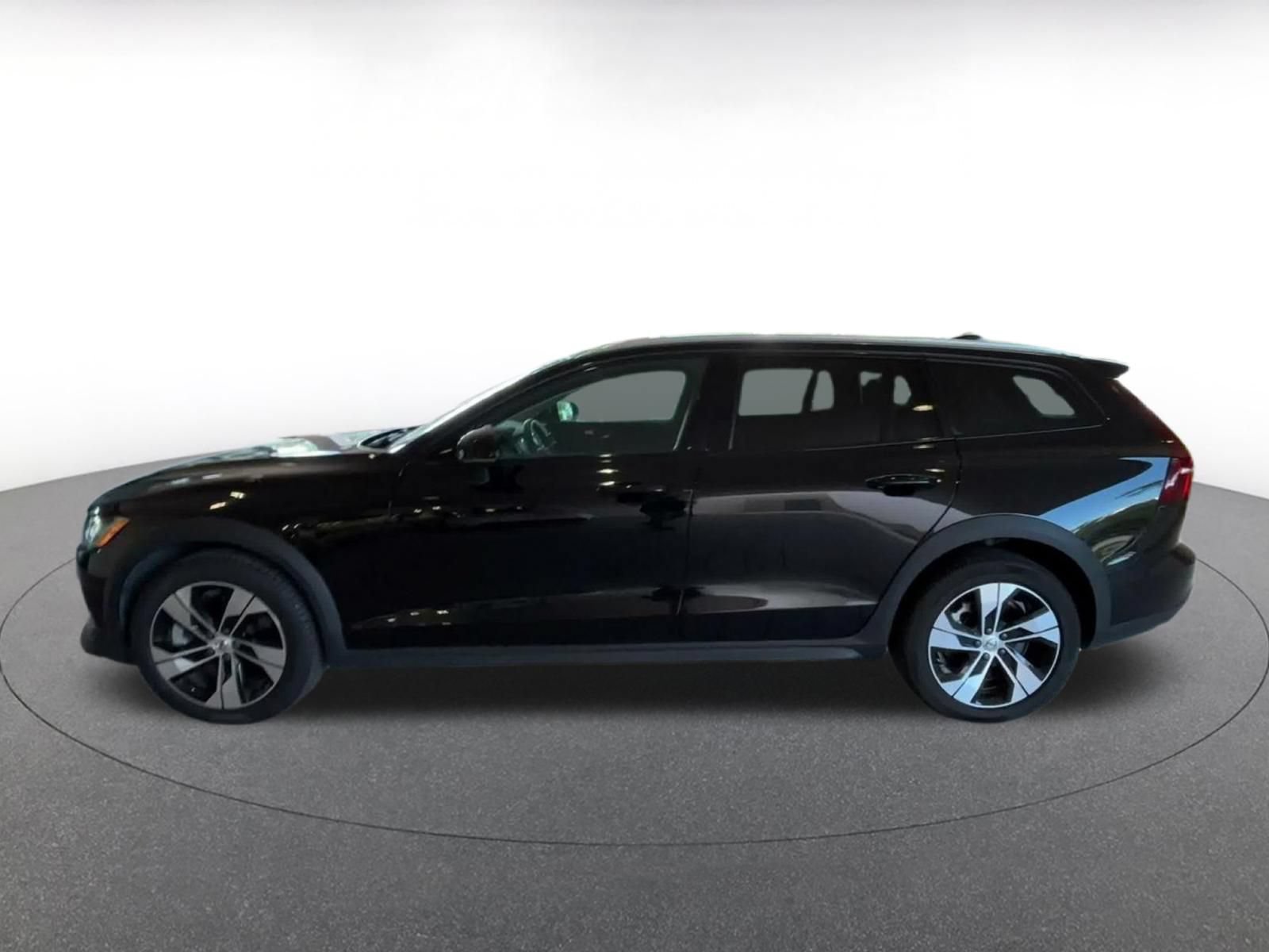 Used 2025 Volvo V60 B5 Cross Country Plus AWD/4WD image 8