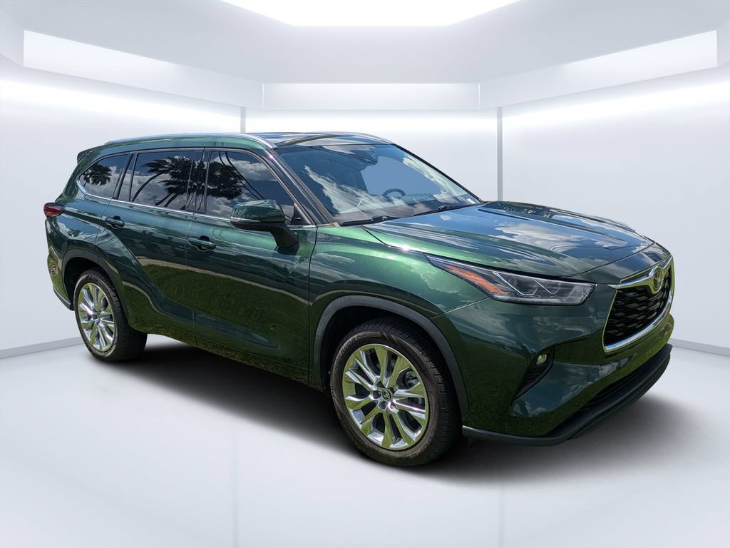 Used 2023 Toyota Highlander Limited FWD image 1
