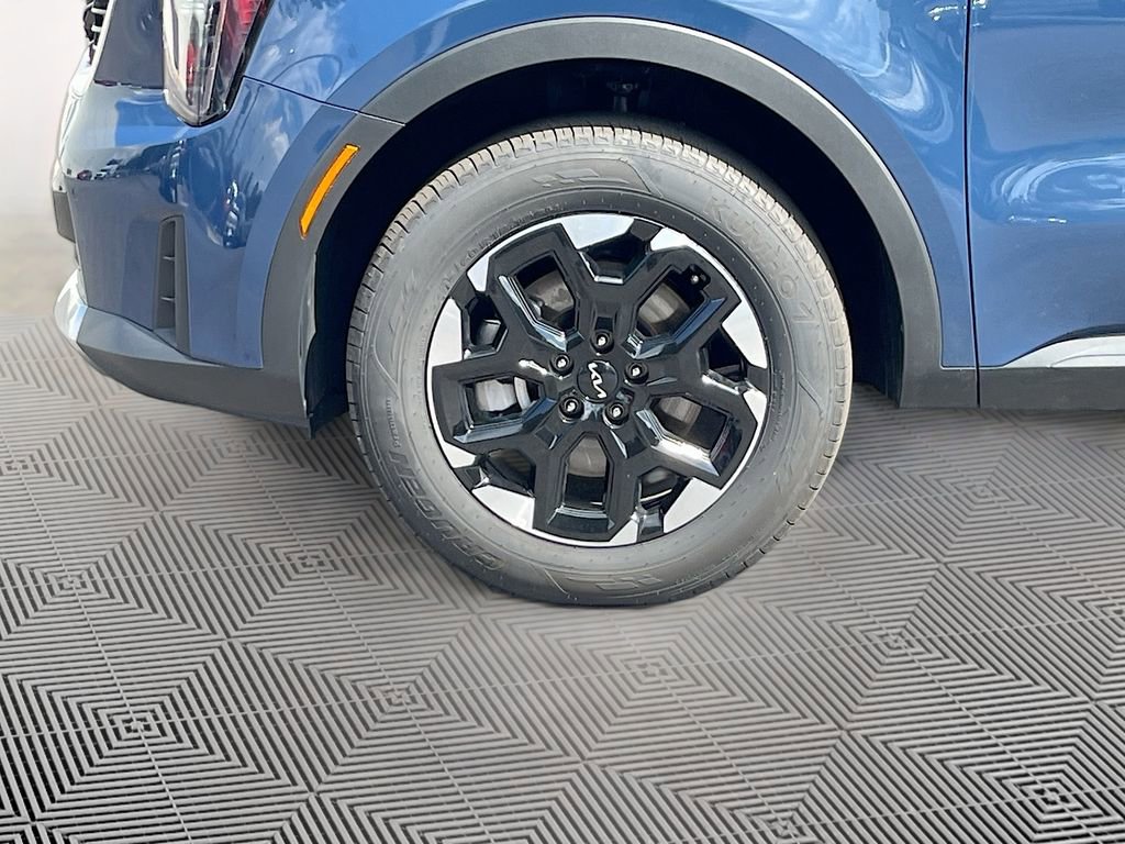 Certified 2025 Kia Sorento S image 10