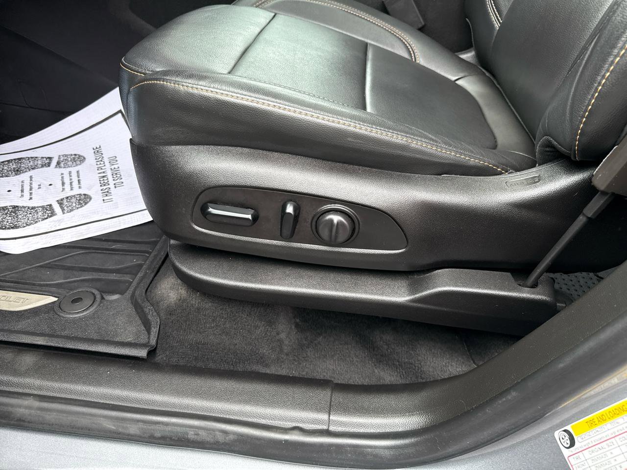 Used 2019 Chevrolet Traverse LT w/ LT Premium Package AWD/4WD image 12