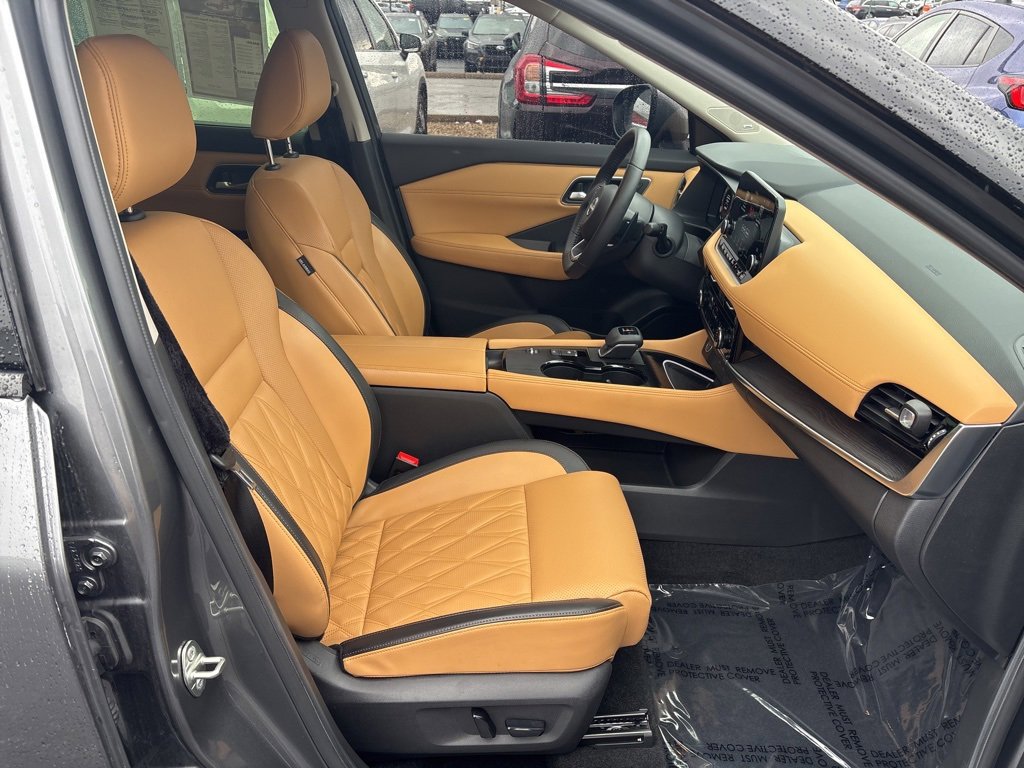 Used 2023 Nissan Rogue Platinum w/ Platinum Premium Package image 10