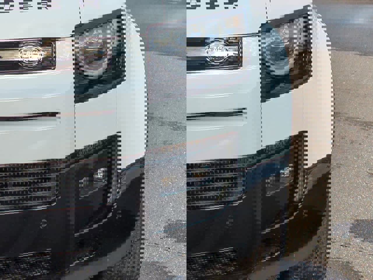 New 2026 Land Rover Defender 110 X-Dynamic SE image 10