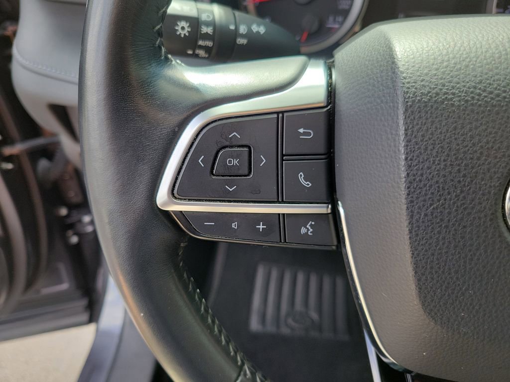 Used 2021 Toyota Highlander LE image 31