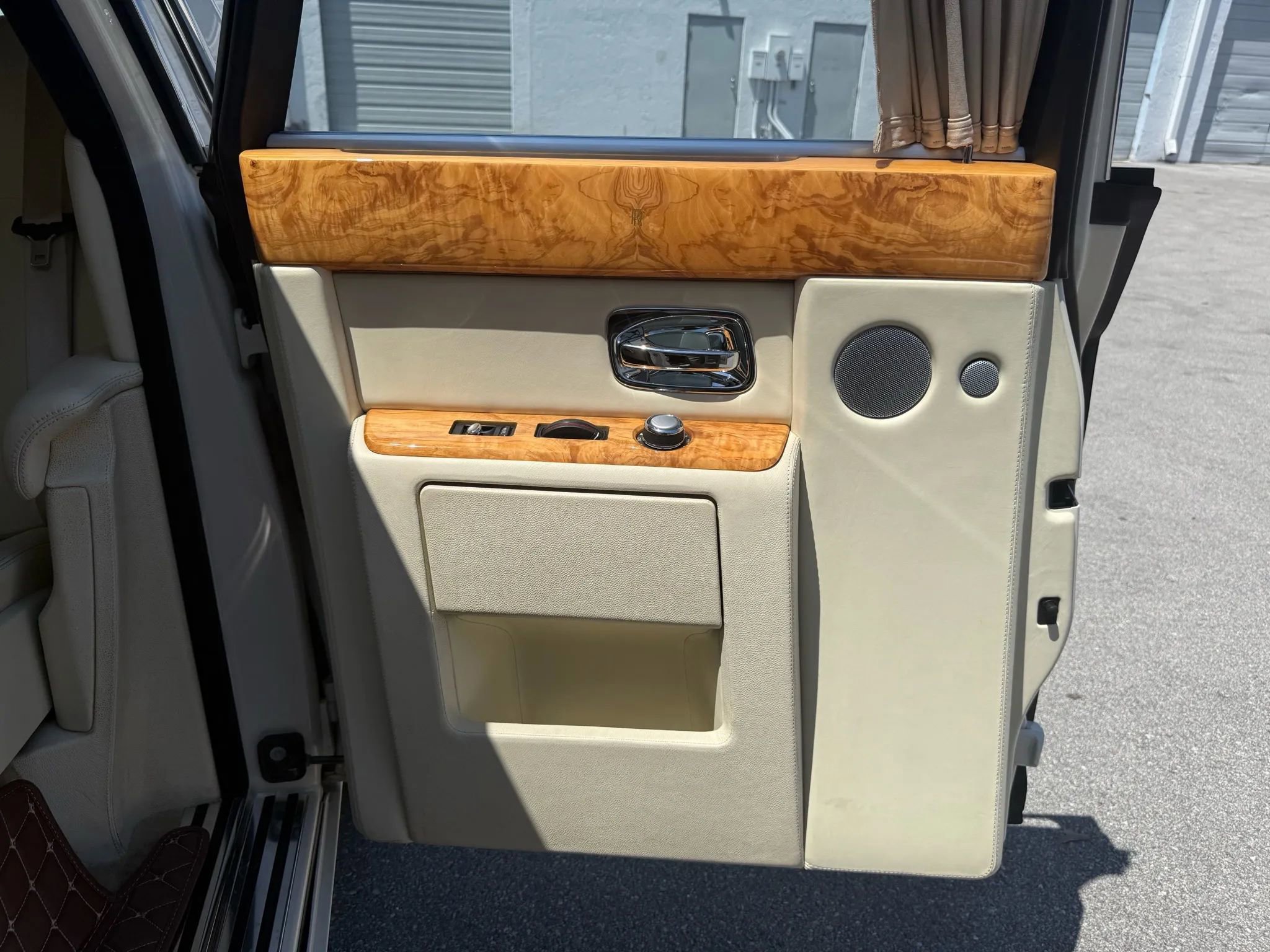 Used 2011 Rolls-Royce Phantom Sedan image 36