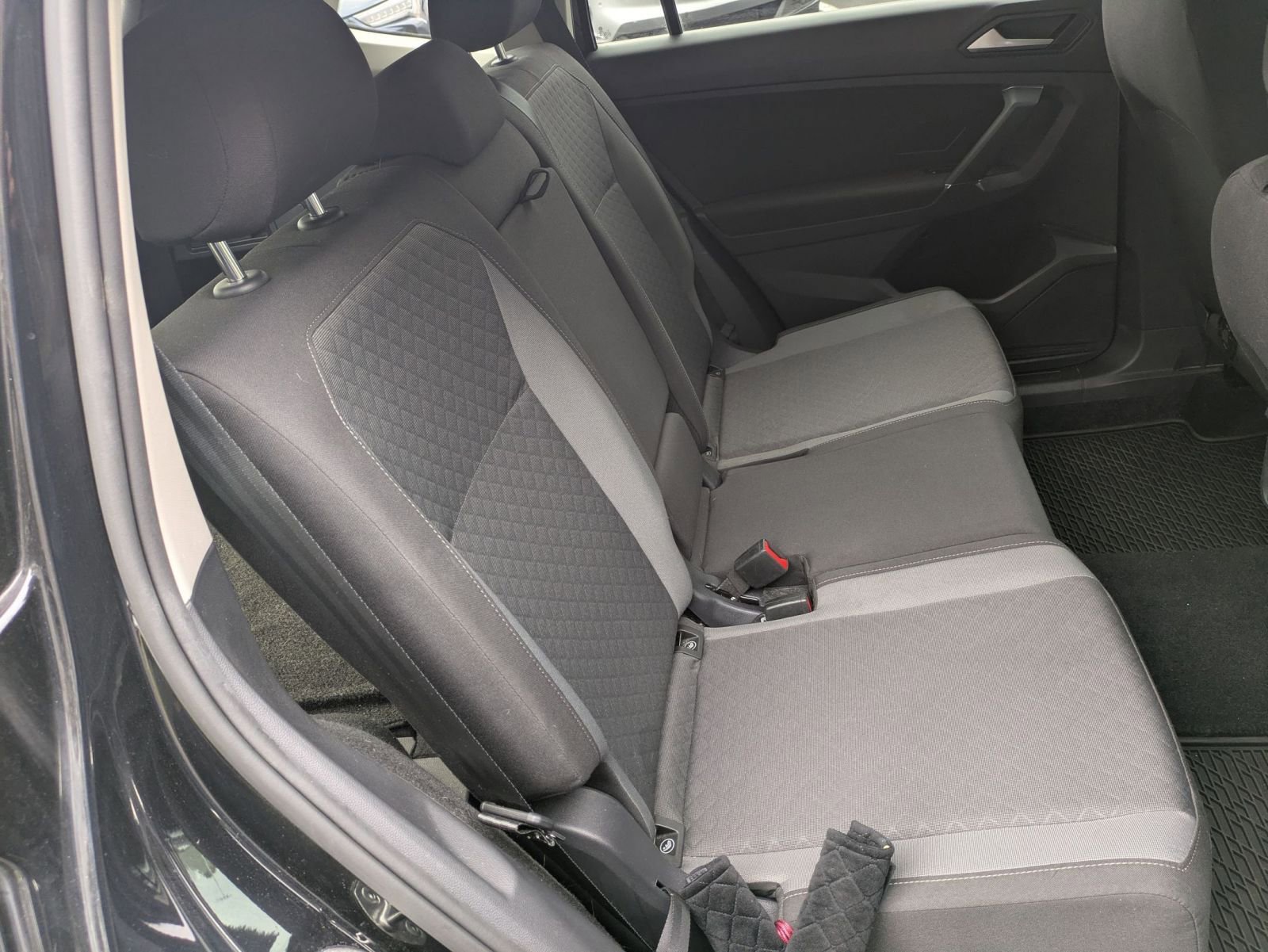 Used 2020 Volkswagen Tiguan S image 24