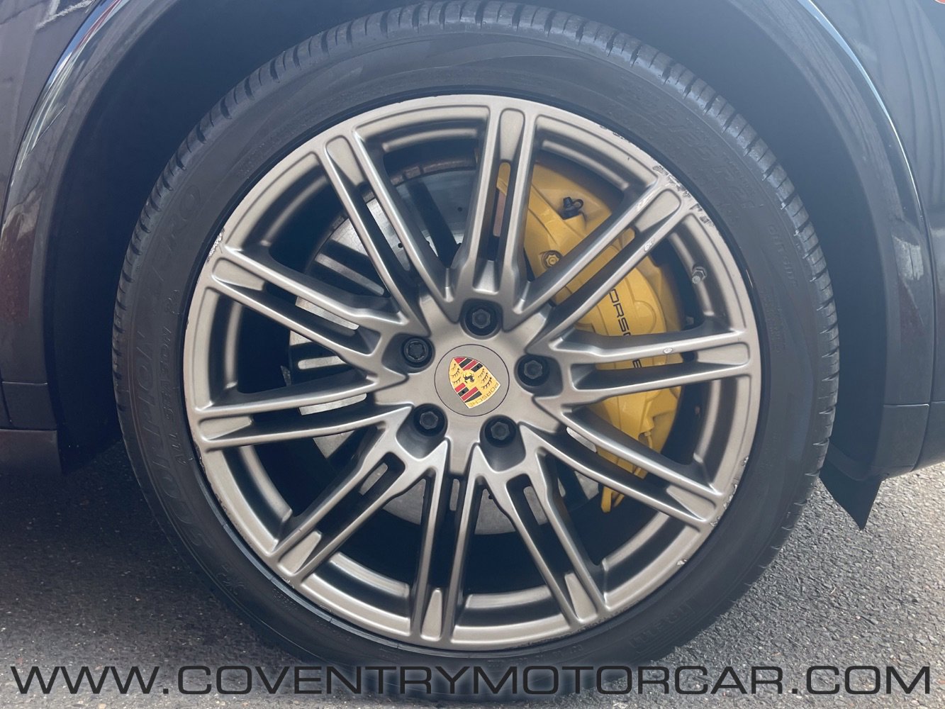 Used 2016 Porsche Cayenne Turbo S image 9