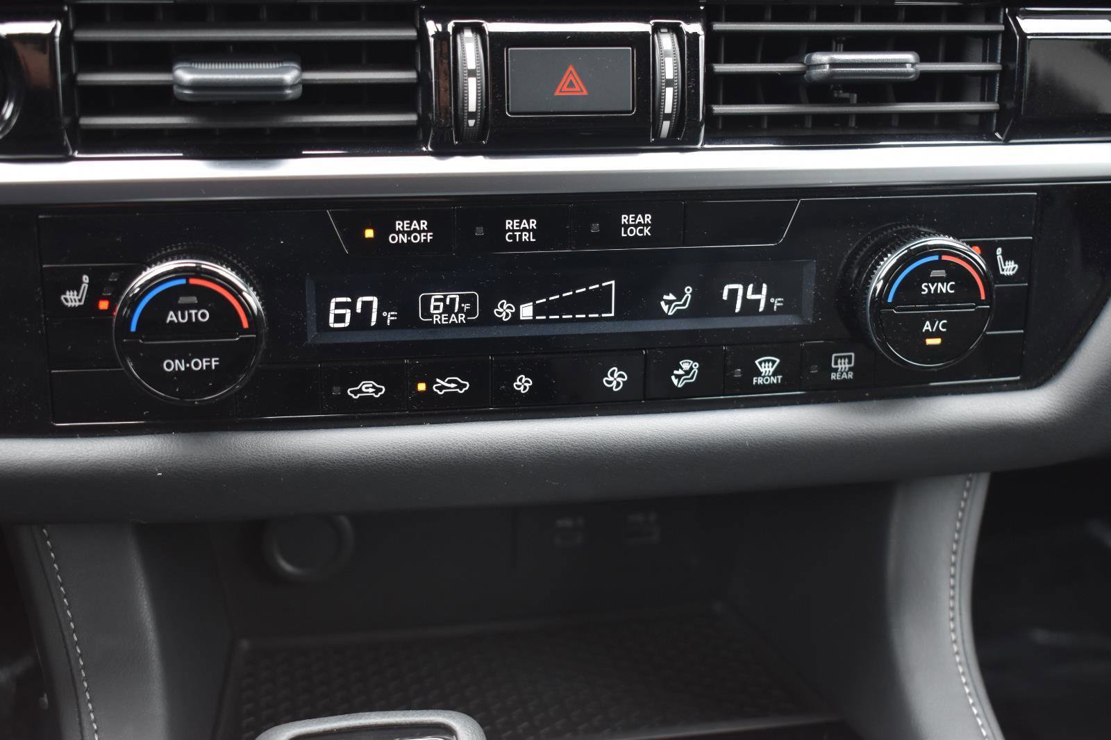 Used 2025 Nissan Pathfinder SV image 9