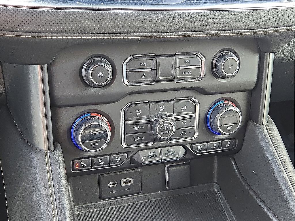 Used 2023 Chevrolet Suburban Premier image 31