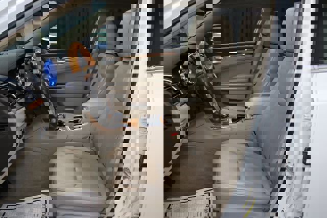 Used 2014 Chrysler 300 C w/ Light Group image 14