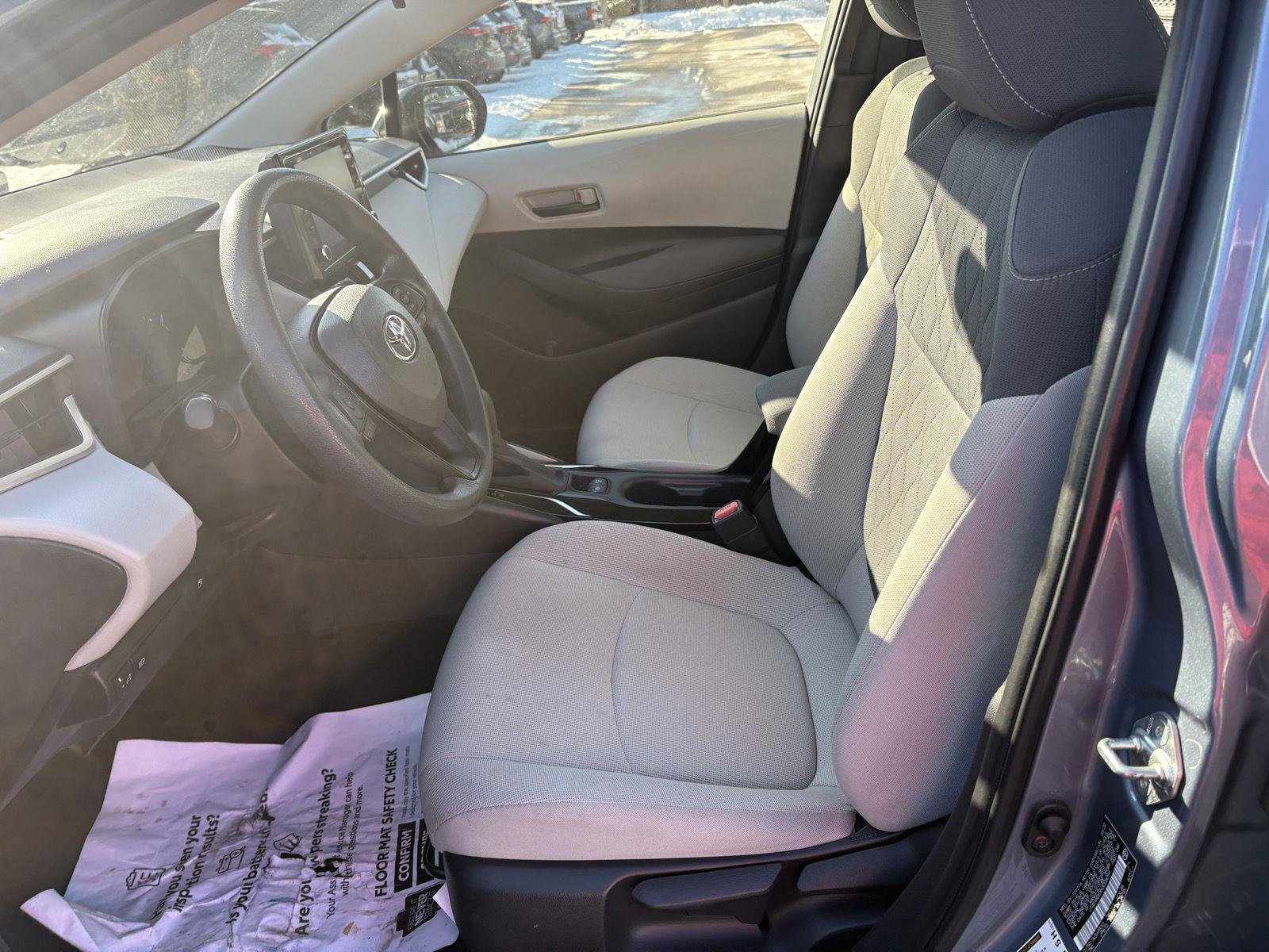 Used 2022 Toyota Corolla LE image 10