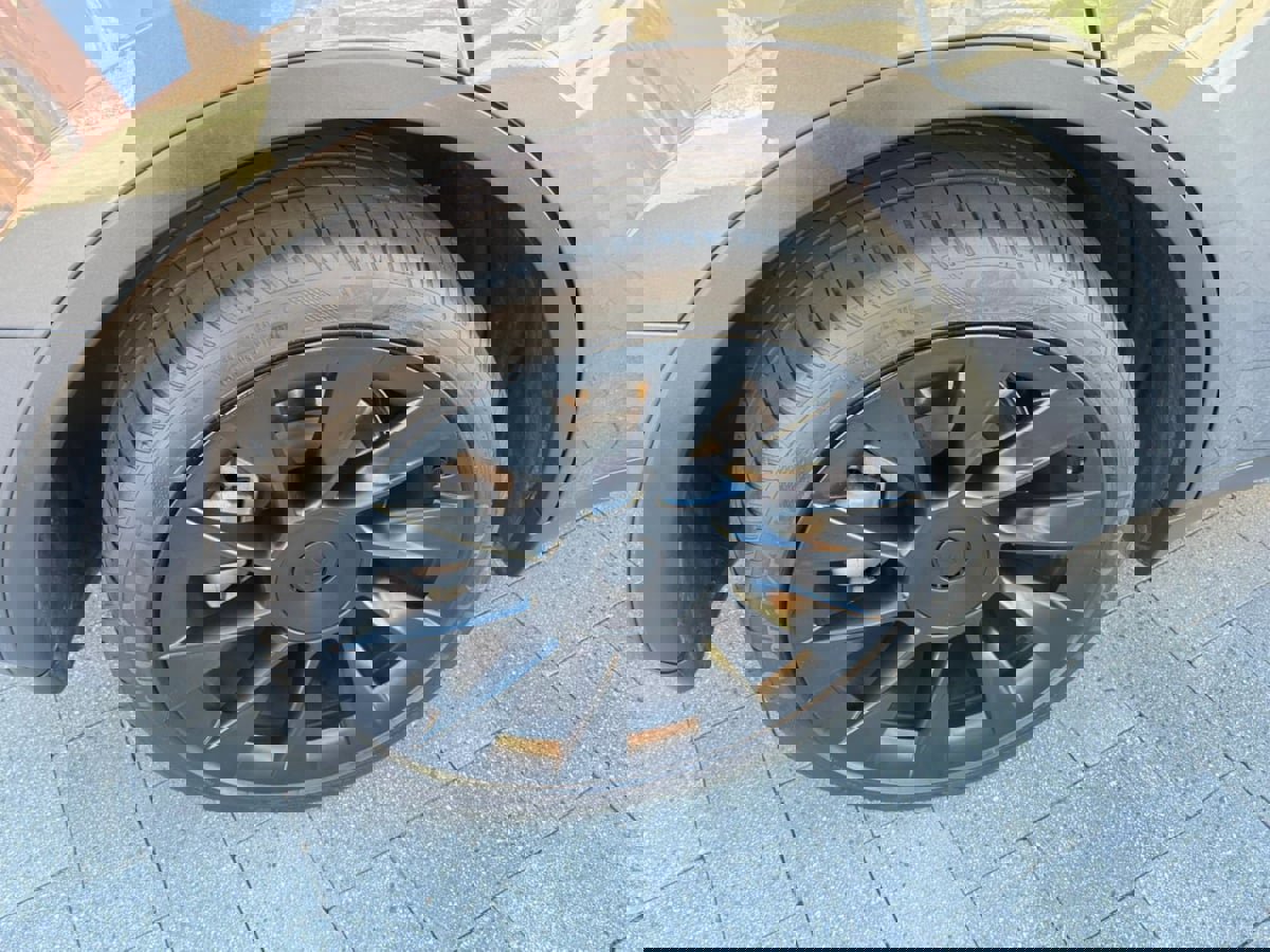 Used 2024 Tesla Model Y Long Range image 26